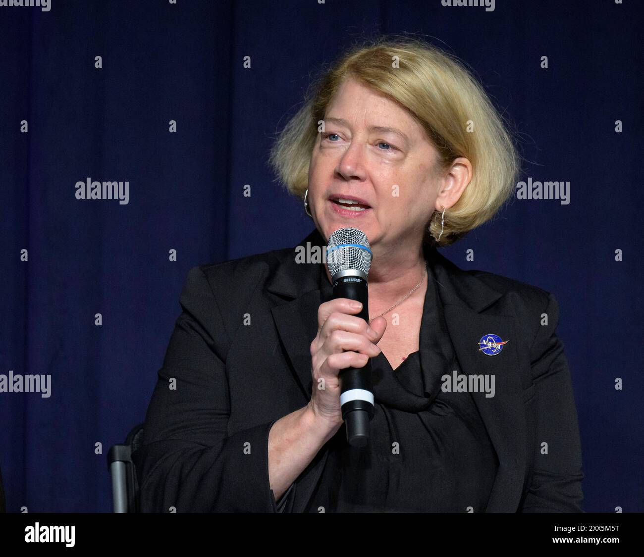 Washington, Stati Uniti. 13 giugno 2024. Il vice amministratore della NASA Pam Melroy fa osservazioni durante un evento che lancia un nuovo sistema di coordinamento della risposta alle catastrofi presso la sede centrale della NASA Mary W. Jackson Building, 13 giugno 2024, a Washington, DC il sistema fornirà alle comunità e alle organizzazioni di tutto il mondo l'accesso alla scienza e ai dati per aiutare la risposta alle catastrofi. Crediti: Bill Ingalls/NASA/Alamy Live News Foto Stock Washington, Stati Uniti. 13 giugno 2024. Il vice amministratore della NASA Pam Melroy fa osservazioni durante un evento che lancia un nuovo sistema di coordinamento della risposta alle catastrofi presso la sede centrale della NASA Mary W. Jackson Building, 13 giugno 2024, a Washington, DC il sistema fornirà alle comunità e alle organizzazioni di tutto il mondo l'accesso alla scienza e ai dati per aiutare la risposta alle catastrofi. Crediti: Bill Ingalls/NASA/Alamy Live News Foto Stock