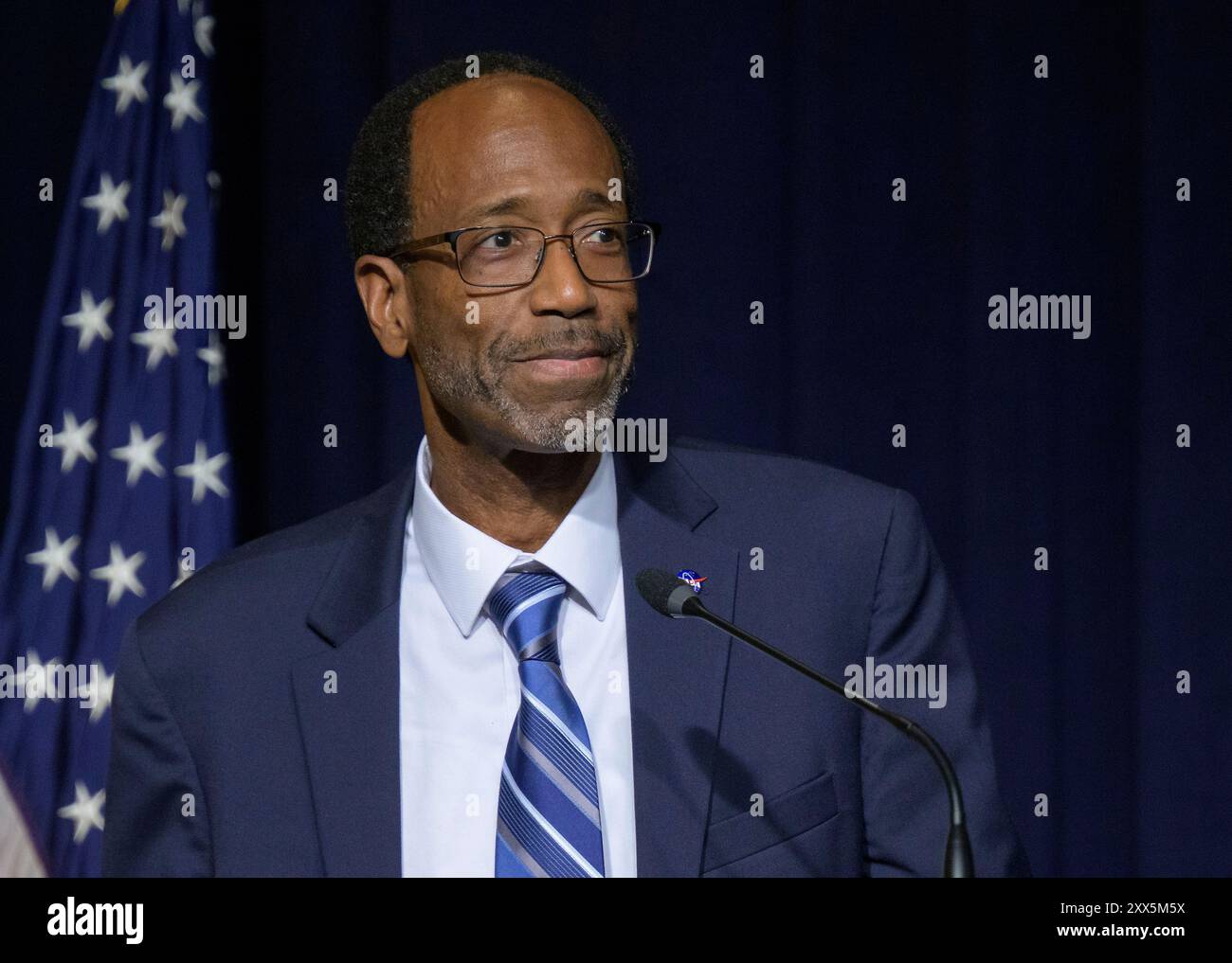 Washington, Stati Uniti. 13 giugno 2024. Clayton Turner, direttore del centro di ricerca Langley della NASA, commenta durante un evento che lancia un nuovo sistema di coordinamento della risposta alle catastrofi presso la sede centrale della NASA Mary W. Jackson Building, 13 giugno 2024, a Washington, DC il sistema fornirà alle comunità e alle organizzazioni di tutto il mondo l'accesso alla scienza e ai dati per aiutare la risposta alle catastrofi. Crediti: Bill Ingalls/NASA/Alamy Live News Foto Stock Washington, Stati Uniti. 13 giugno 2024. Clayton Turner, direttore del centro di ricerca Langley della NASA, commenta durante un evento che lancia un nuovo sistema di coordinamento della risposta alle catastrofi presso la sede centrale della NASA Mary W. Jackson Building, 13 giugno 2024, a Washington, DC il sistema fornirà alle comunità e alle organizzazioni di tutto il mondo l'accesso alla scienza e ai dati per aiutare la risposta alle catastrofi. Crediti: Bill Ingalls/NASA/Alamy Live News Foto Stock