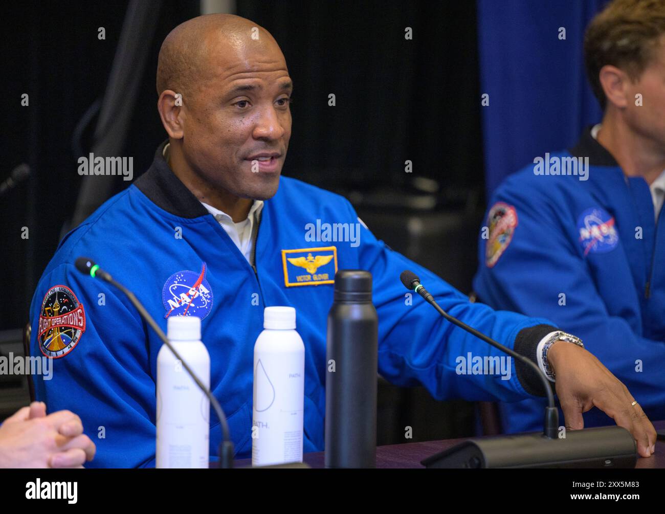 Washington, Stati Uniti. 6 giugno 2024. L'astronauta della NASA e il pilota di Artemis II Victor Glover commentano durante un briefing dello staff della Casa Bianca insieme al suo collega equipaggio Artemis II presso l'Eisenhower Executive Office Building, 6 giugno 2024 a Washington, D.C. Credit: Bill Ingalls/NASA/Alamy Live News Foto Stock