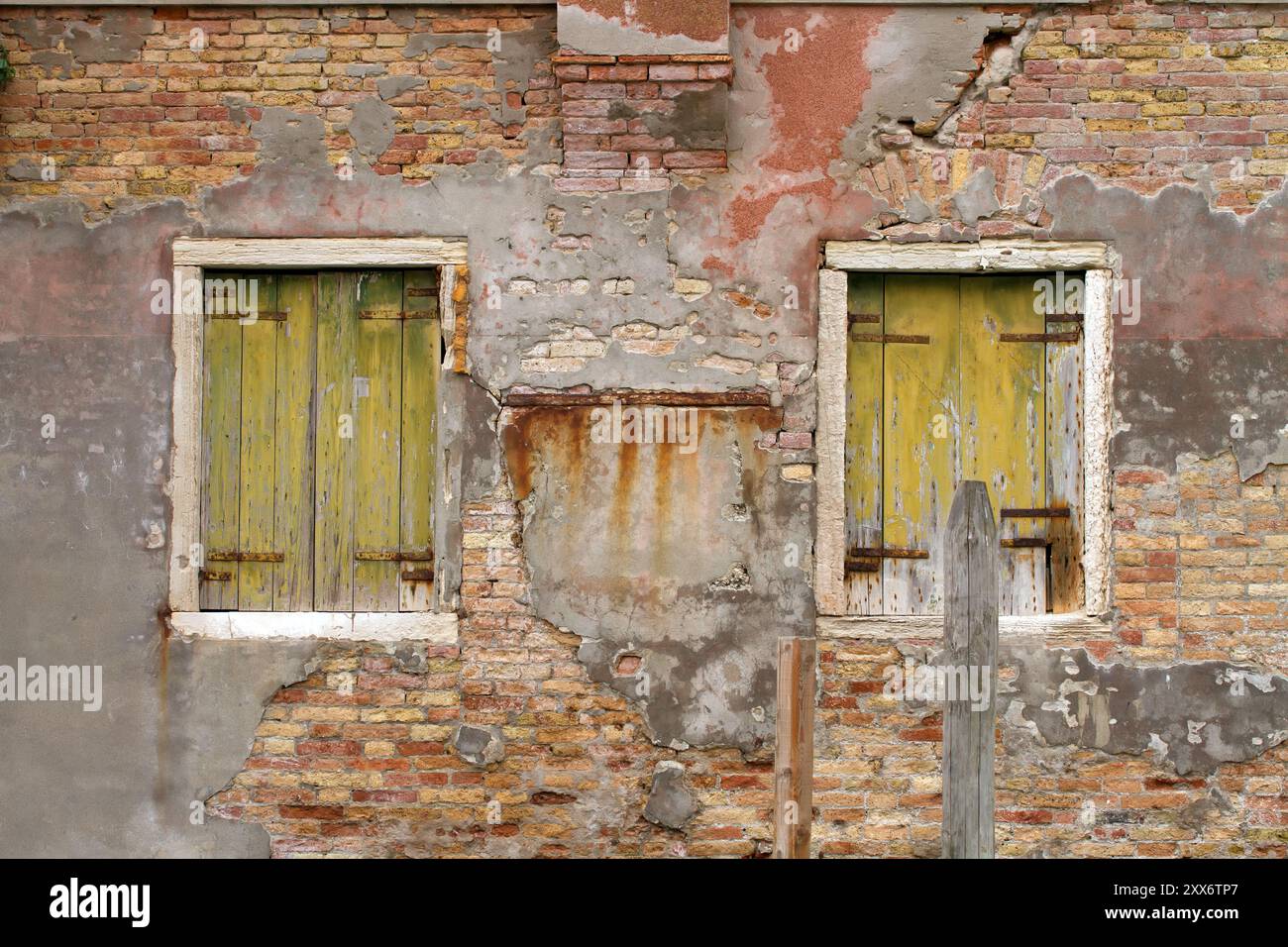 Finestra nella famosa città di Venezia nella laguna di Venezia, Italia, Europa Foto Stock