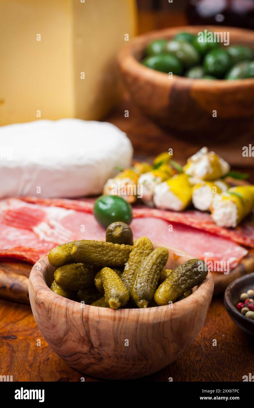 Antipasto e piatto di catering con diversi antipasti Foto Stock