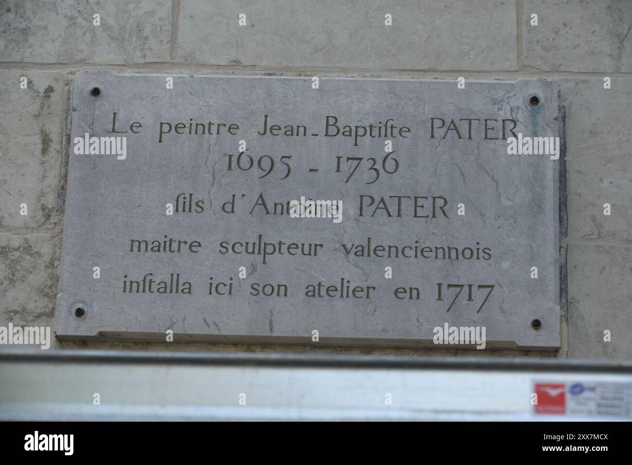 UNE PLAQUE COMMÉMORATIVE À VALENCIENNES LE PEINTRE JEAN-BAPTISTE PATER 1695-1736 FILS D'ANTOINE PATER MAITRE SCULPTEUR VALENCIENNOIS INSTALLA ICI SON Foto Stock