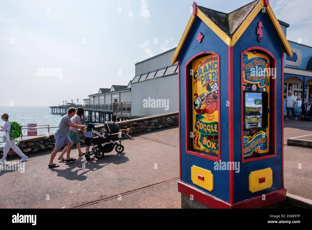 Un tradizionale "PEEP box" presso il molo di Teignmouth, Devon Foto Stock