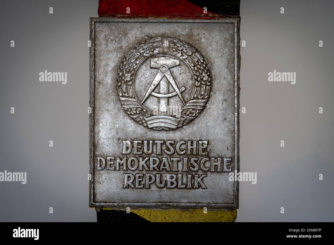 Geschichte Deutsche Teilung Kultur Architektur 04.08.2024 Mödlareuth Thüringen Deutsch-Deutsches Museum Mödlareuth die DDR-Grenzsäulen auch DDR-Grenzp Foto Stock