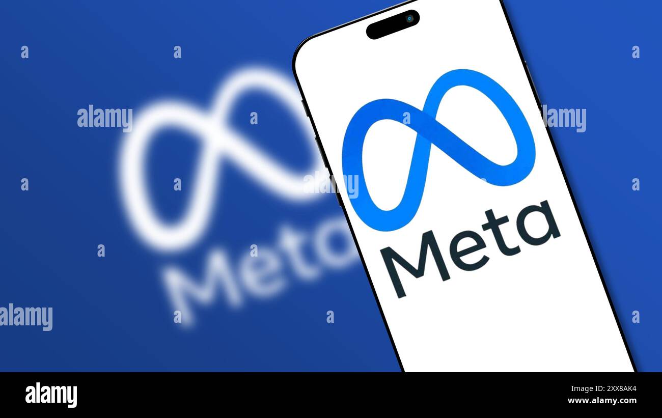 Istanbul, Turchia - 20 agosto 2024: Logo meta visualizzato sullo schermo di uno smartphone. Meta è la casa madre di Facebook, Instagram, WhatsApp, concentrandosi su S. Foto Stock