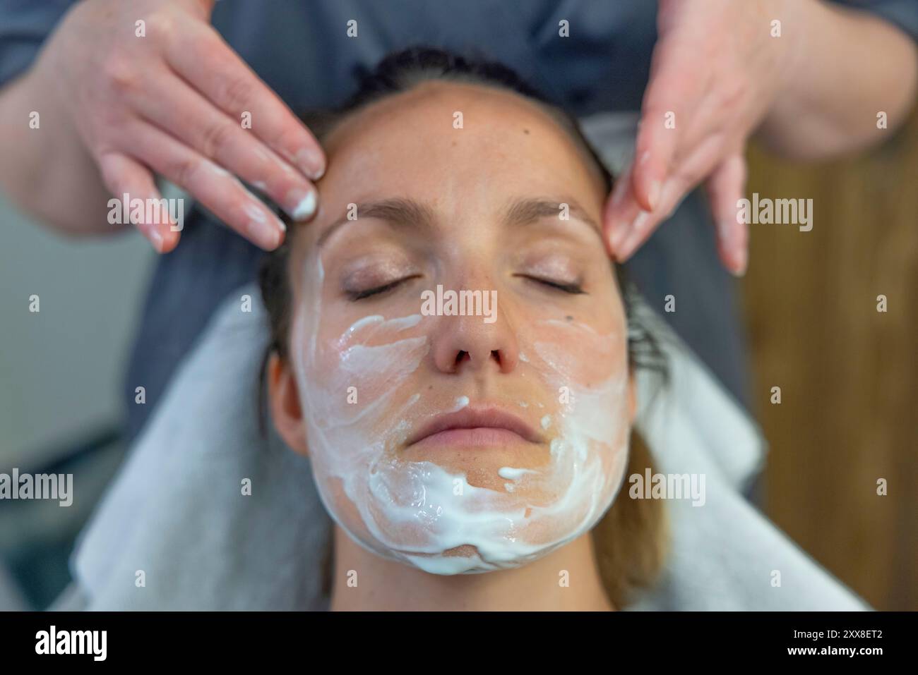 Francia, alta Savoia, Chamonix-Mont-Blanc, nella boutique Pure Altitude, marchio cosmetico locale con Edelweiss, trattamento viso a base di Edelweiss, le cui proprietà idratanti e antiossidanti sono utilizzate nei cosmetici, Foto Stock