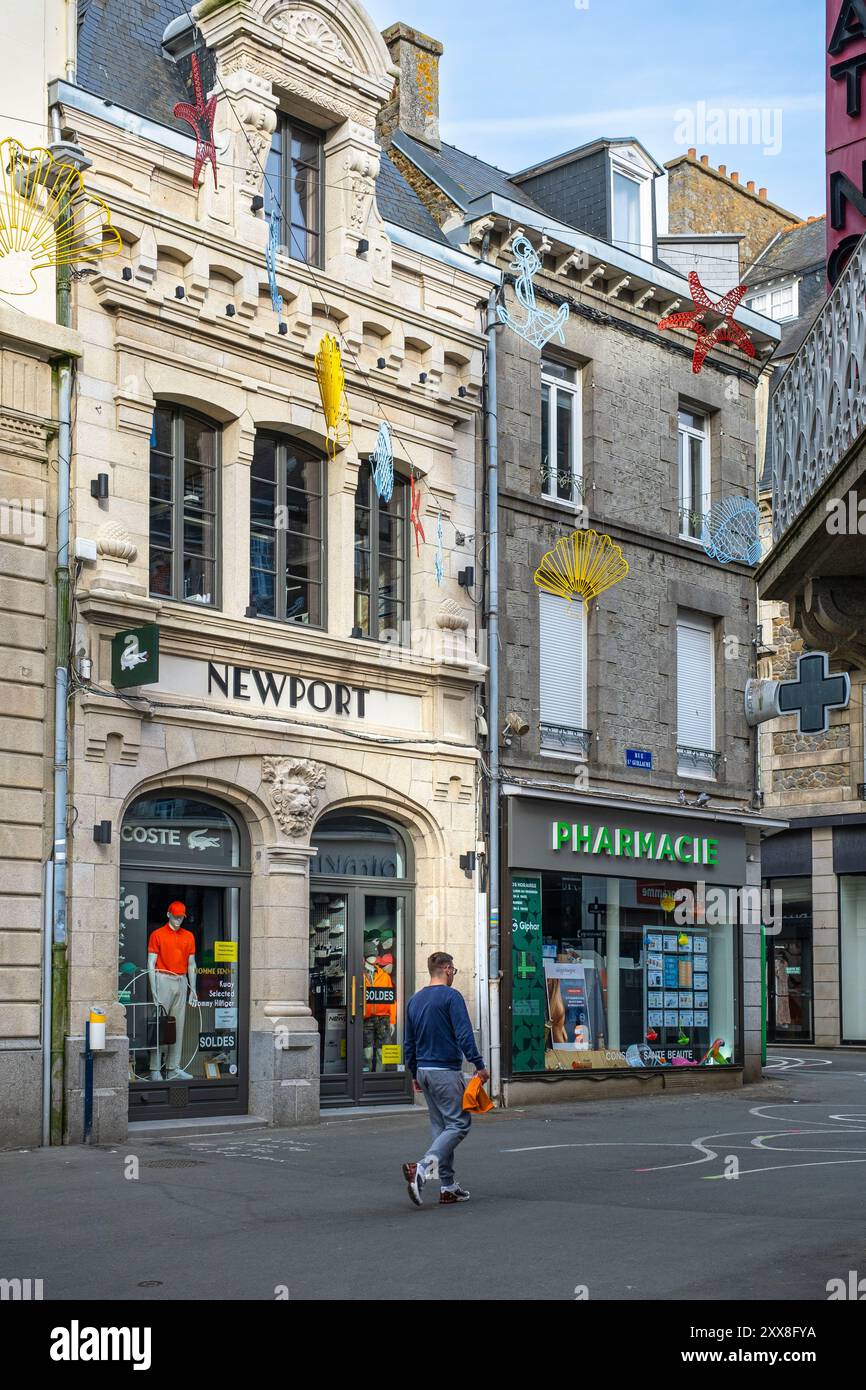 Francia, Cotes d'Armor, Saint-Brieuc, Saint-Guillaume Street, via dello shopping Foto Stock