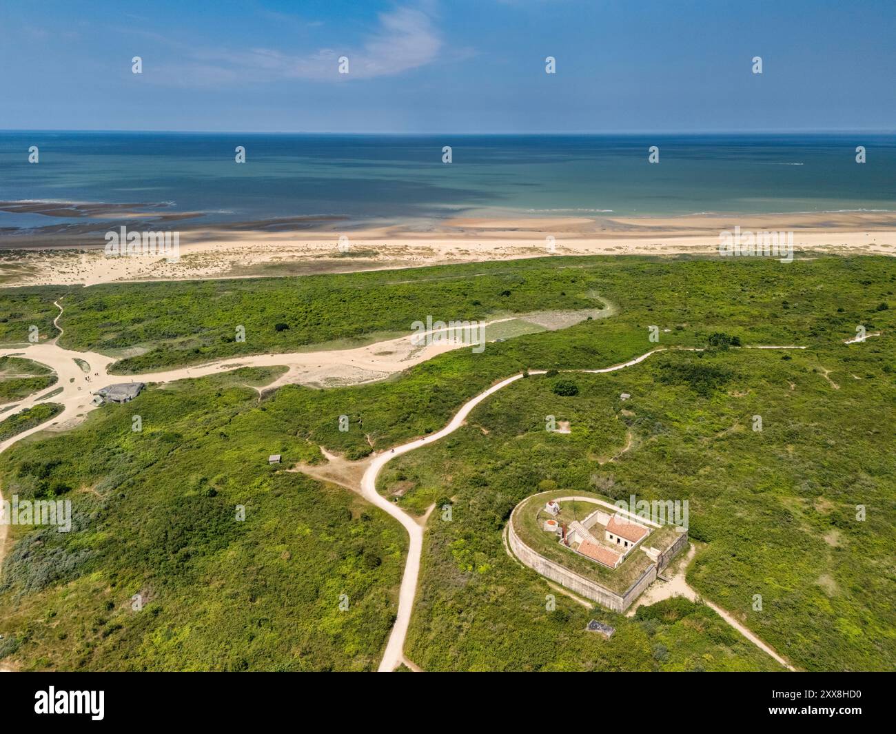 Francia, Calvados, Merville Franceville, estuario dell'Orne, Merville Redoubt, ex edificio militare, costruito sotto Luigi XVI (vista aerea) Foto Stock