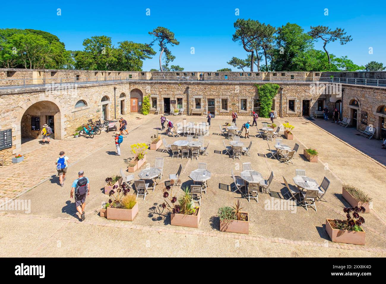 Francia, Cotes d'Armor, isola di Brehat, la Cittadella risalente al secondo Impero ospita le Verreries de Bréhat (vetrerie di Brehat) dal 1998 Foto Stock