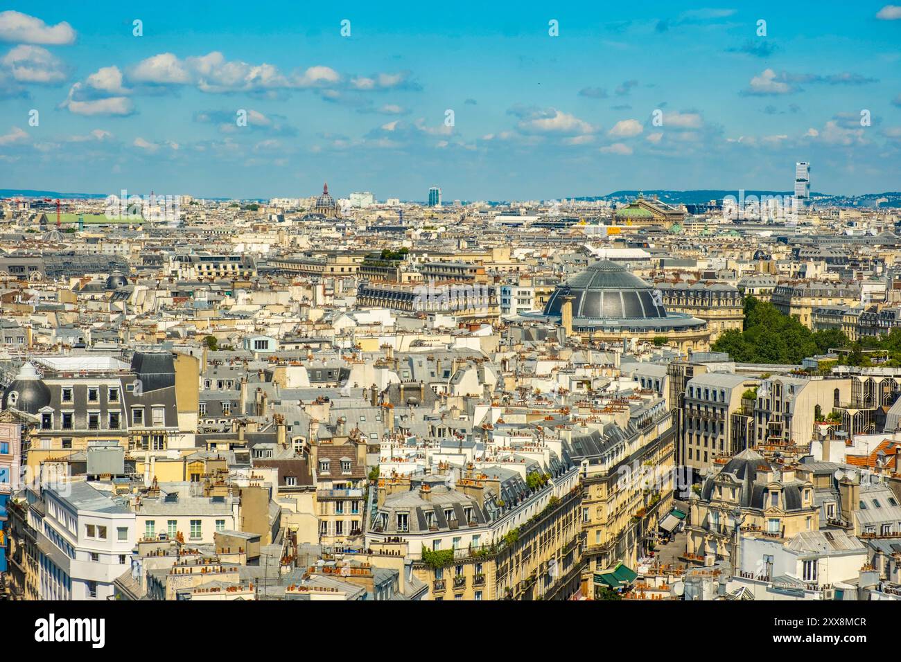 Francia, Parigi, vista sui tetti di Parigi, la Bourse du Commerce, il Tribunal de Paris, dal Tour Saint Jacques Foto Stock