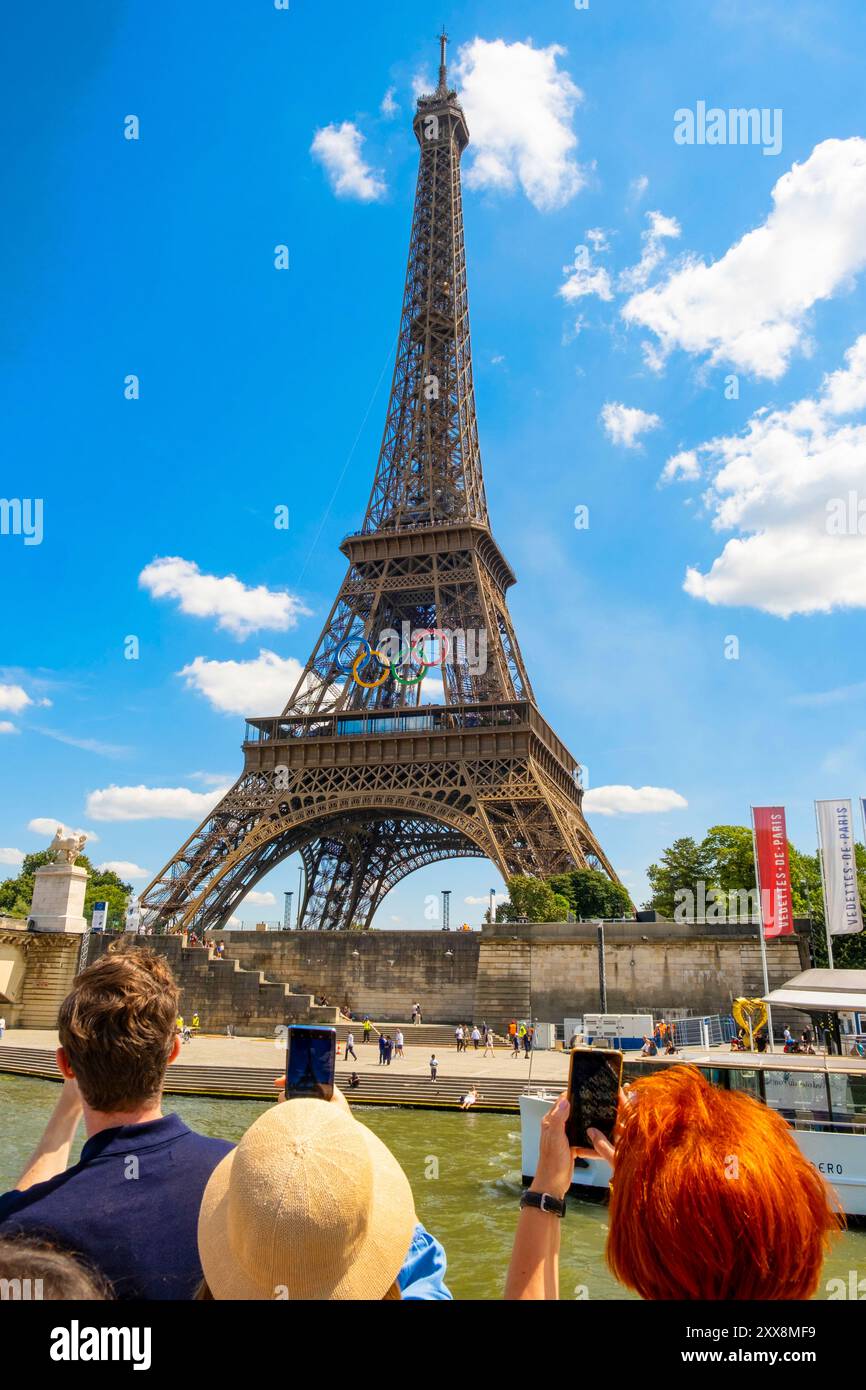 Francia, Parigi, crociera sulla Senna, la Torre Eiffel Foto Stock
