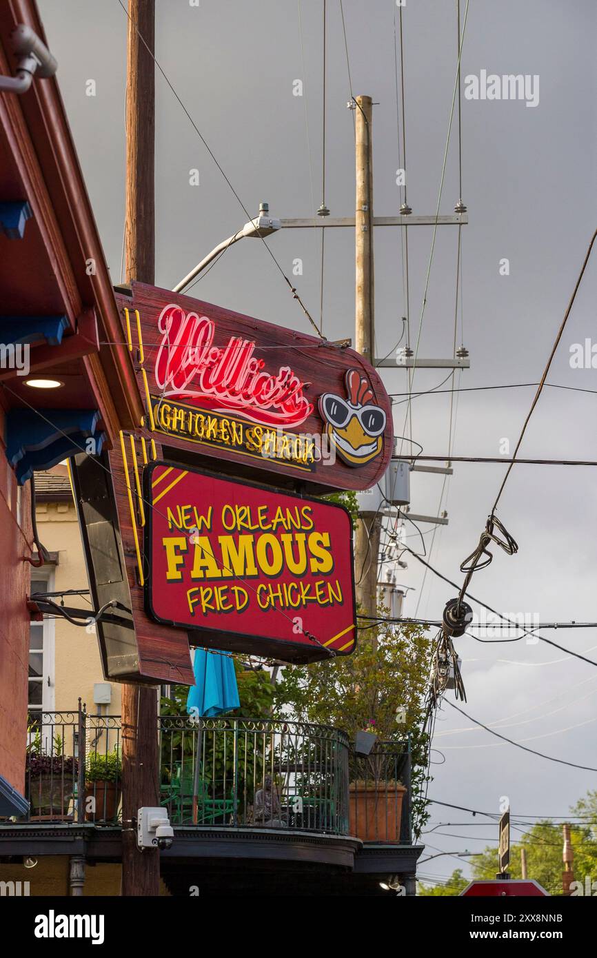 Stati Uniti, Louisiana, New Orleans, Faubourg Marigny, cartello ristorante con pollo fritto Foto Stock