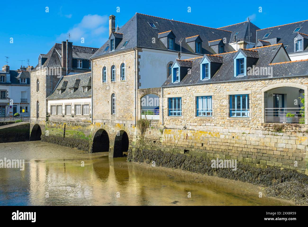 Francia, Finistere, Pont-l'Abbé, il ponte abitato Foto Stock