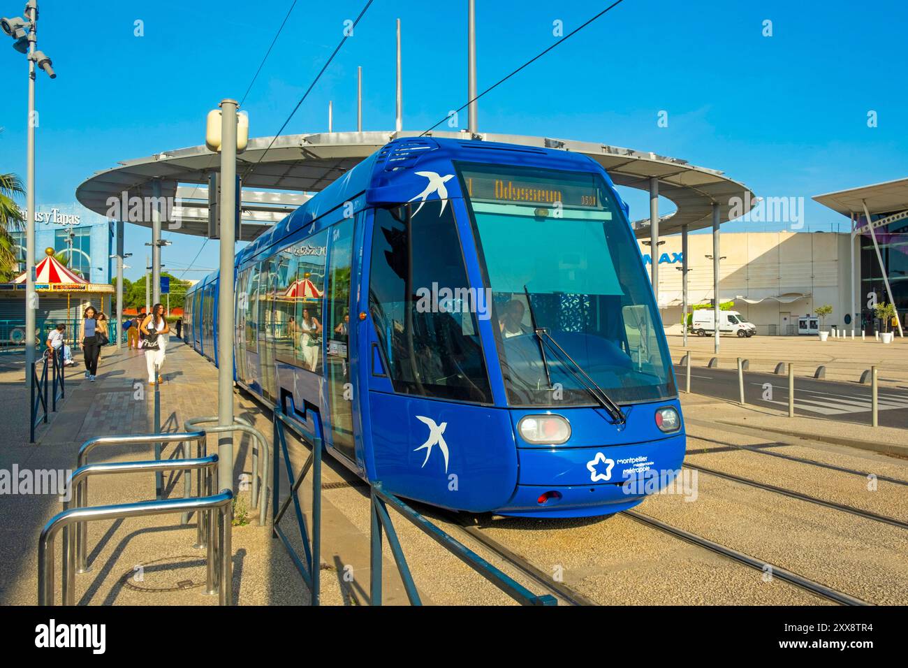 Francia, Herault, Montpellier, quartiere Odysseum, Place de France e Tramway Foto Stock