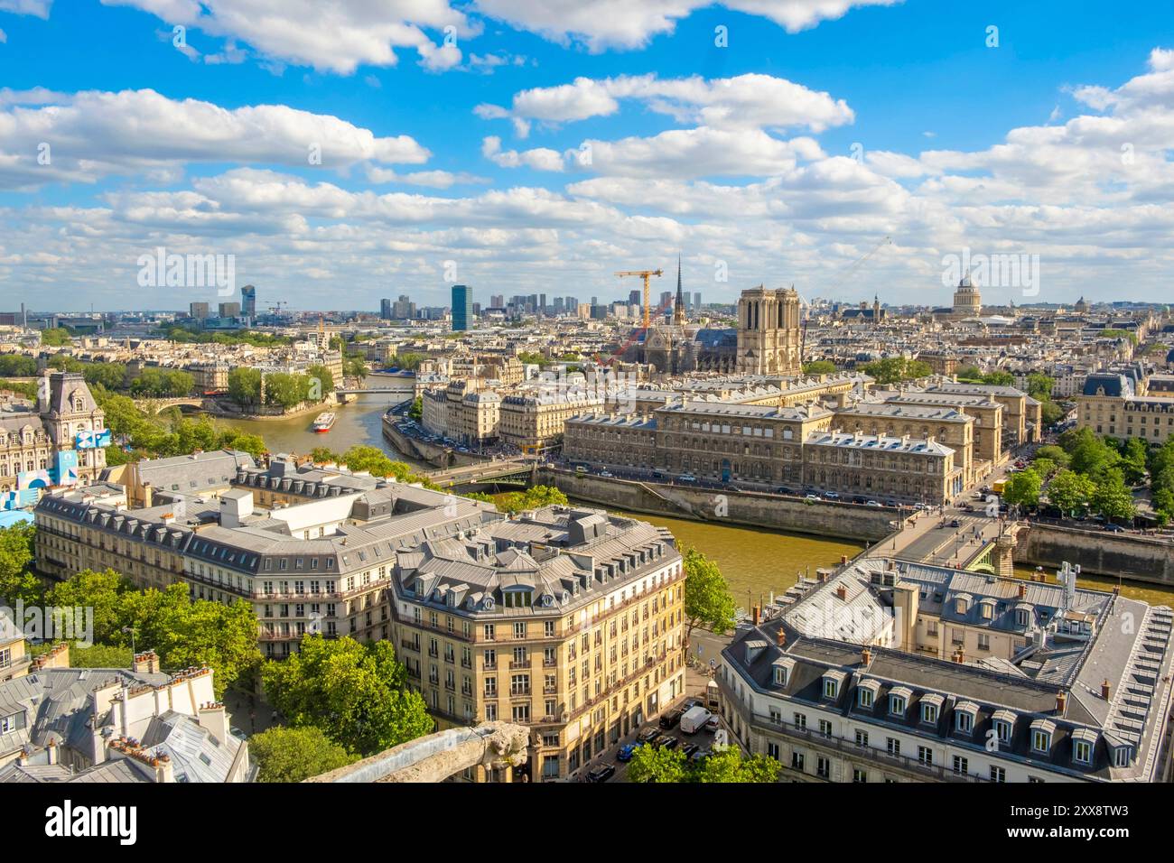 Francia, Parigi, il quartiere Chatelet, le rive della Senna, patrimonio dell'umanità dell'UNESCO, l'isola di Saint Louis, l'ospedale Hôtel Dieu e la cattedrale di Notre Dame de Paris dalla cima del Saint Tour Jacques Foto Stock