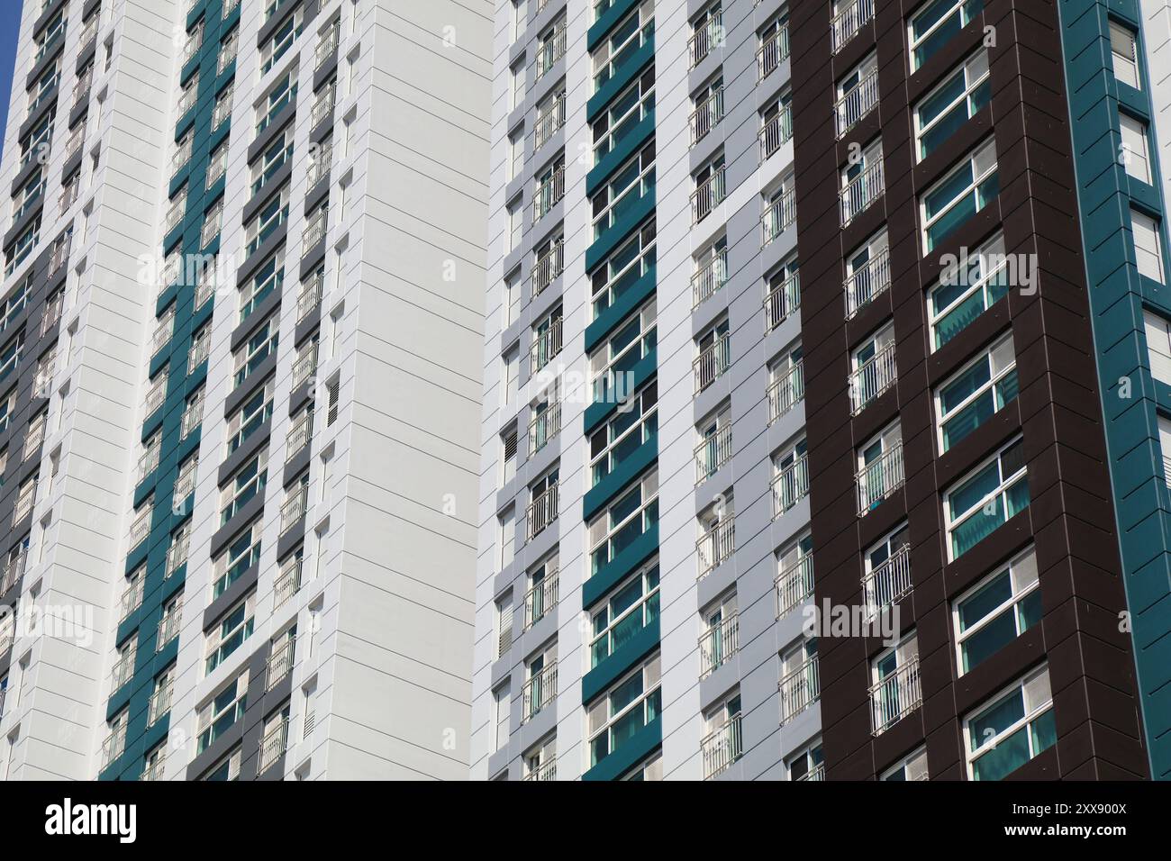 Architettura residenziale ad alta densità nel quartiere di Sasang-GU a Busan. Grandi condomini. Foto Stock