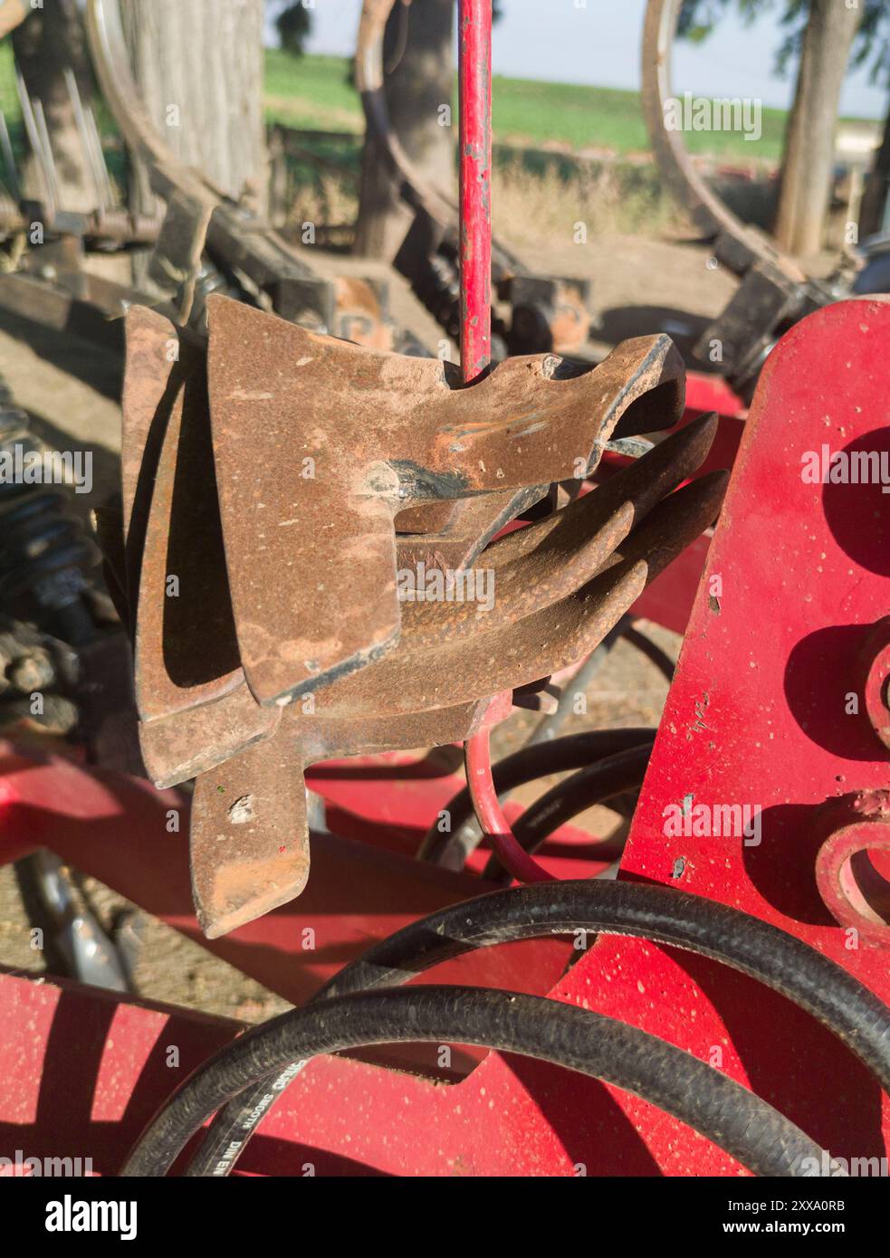 Coltivatore, un attrezzo agricolo utilizzato per frantumare i coppi di terreno Foto Stock