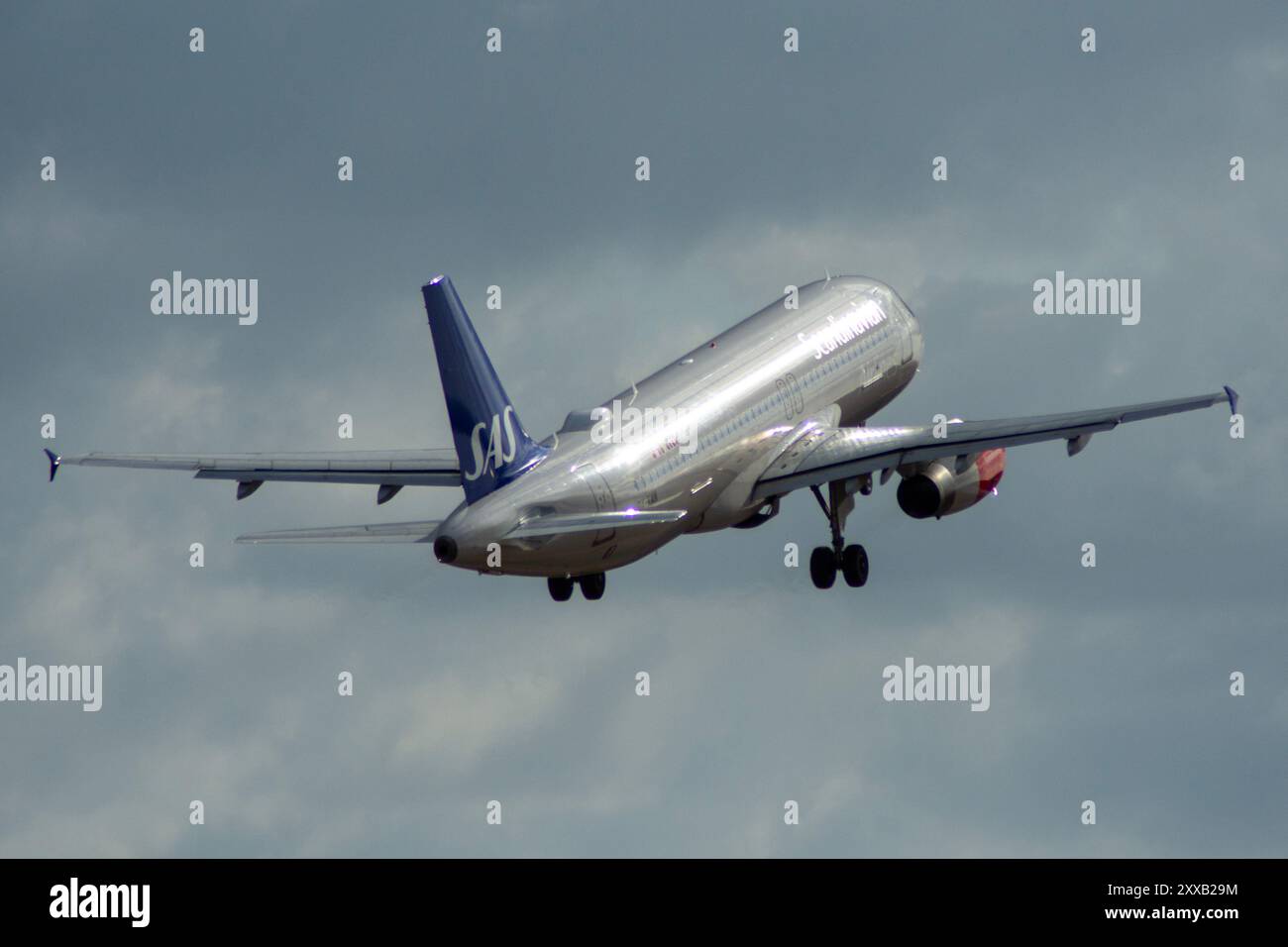 Aeroporto di Alicante, El Altet. Airbus A320 della compagnia aerea scandinava SAS. Foto Stock