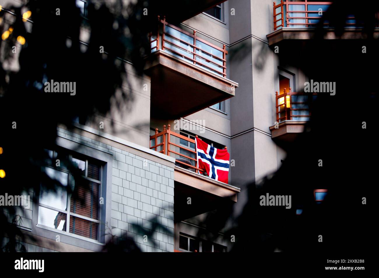 Il Four Seasons Hotel nel villaggio di Whistler. L'hotel ospita numerosi ospiti VIP durante le Olimpiadi invernali. Kjell Inge Røkke bor på Four Seasons. Et norsk flagg henger på en av balkongene, men vi vet ikke hvem som bor der. Foto Stock
