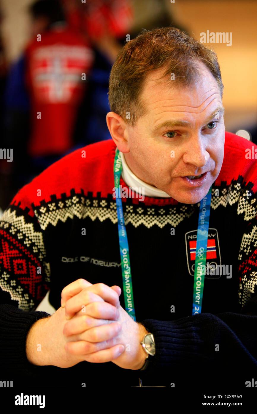 Il Segretario generale del Comitato Olimpico norvegese Inge Andersen parla delle Olimpiadi invernali di Vancouver. Foto Stock