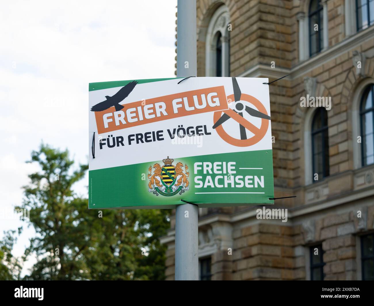 Freie Sachsen (sassoni indipendenti) poster della campagna elettorale contro l'energia eolica. Il partito politico di estrema destra pubblicizza il Landtagswahl 2024. Foto Stock