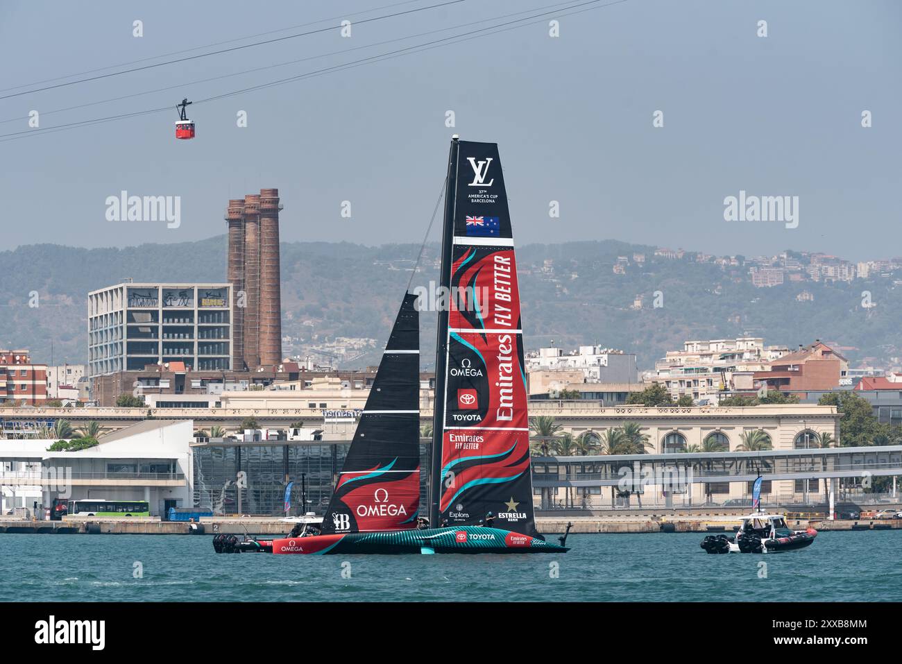 Torino, Torino, Italia. 23 agosto 2024. Vista dell'Emirates Team New Zealand con Barcellona sullo sfondo (immagine di credito: © Matteo Secci/ZUMA Press Wire) SOLO PER USO EDITORIALE! Non per USO commerciale! Foto Stock