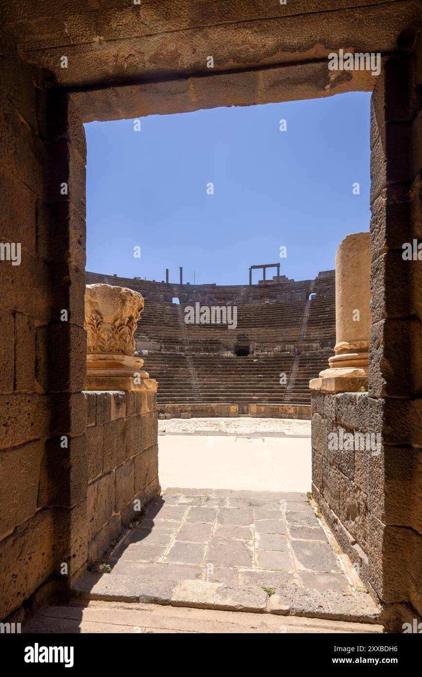 Il Teatro Romano a Bosra nel distretto di Dar'a nella Siria sud-occidentale. Foto Stock