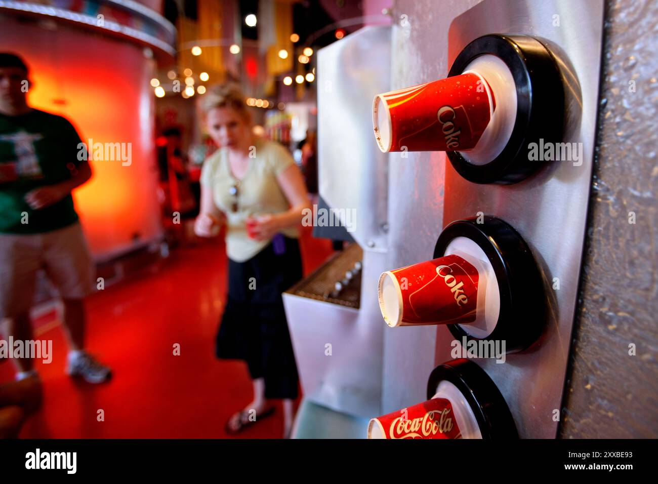 Orlando, Florida, Stati Uniti, 20090325: Il Disney EPCOT Center di Orlando. Bevande analcoliche gratuite da tutto il mondo sono servite dalla Coca Cola all'Universe of Energy. Foto: Orjan F. Ellingvag/ Dagbladet/ Corbis Foto Stock