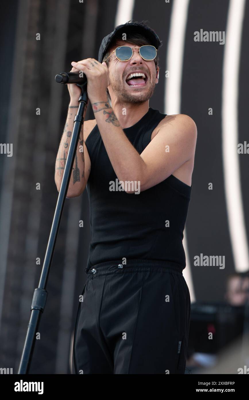 Southsea, Hampshire, UK, Louis Tomlinson si esibisce sul palco comune al Victorious Festival venerdì 23 agosto 2024 Photo Credit Emma Terracciano/Alamy Live News Foto Stock