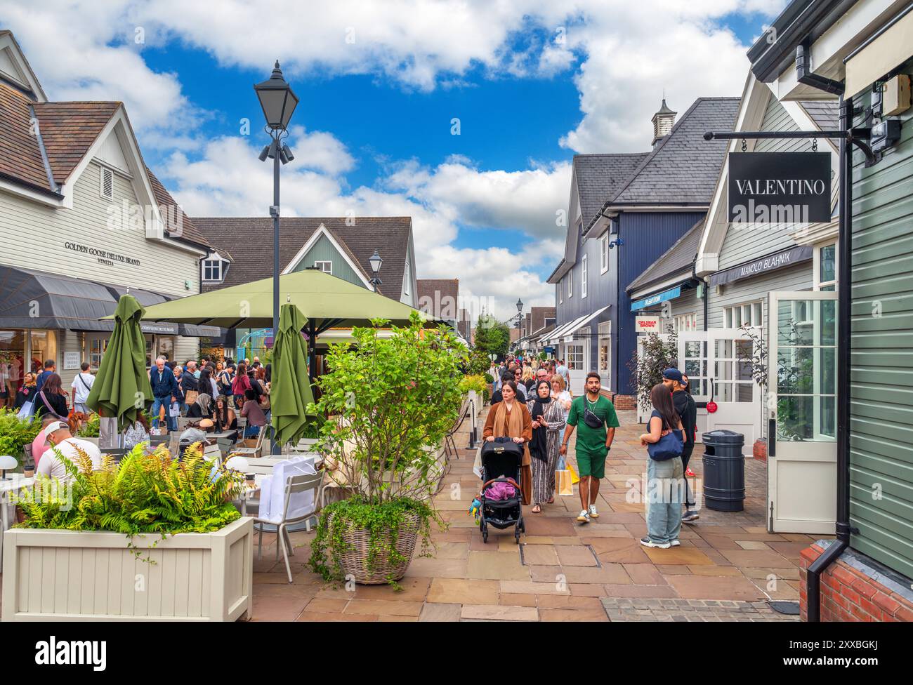 Bicester Village, un centro commerciale outlet di design vicino a Bicester, Oxfordshire, Inghilterra, Regno Unito Foto Stock