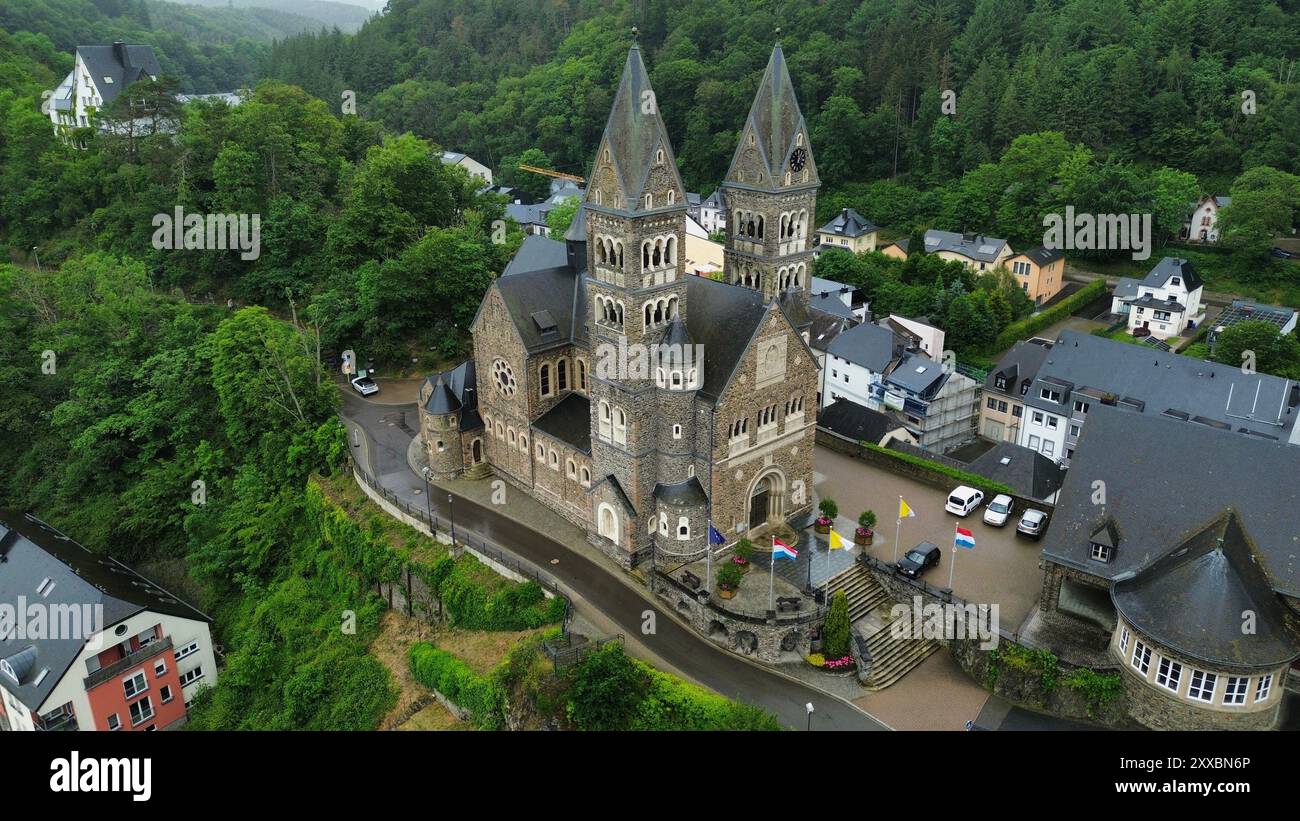 Foto drone Chiesa dei Santi Côme e Damien Clervaux Lussemburgo europa Foto Stock