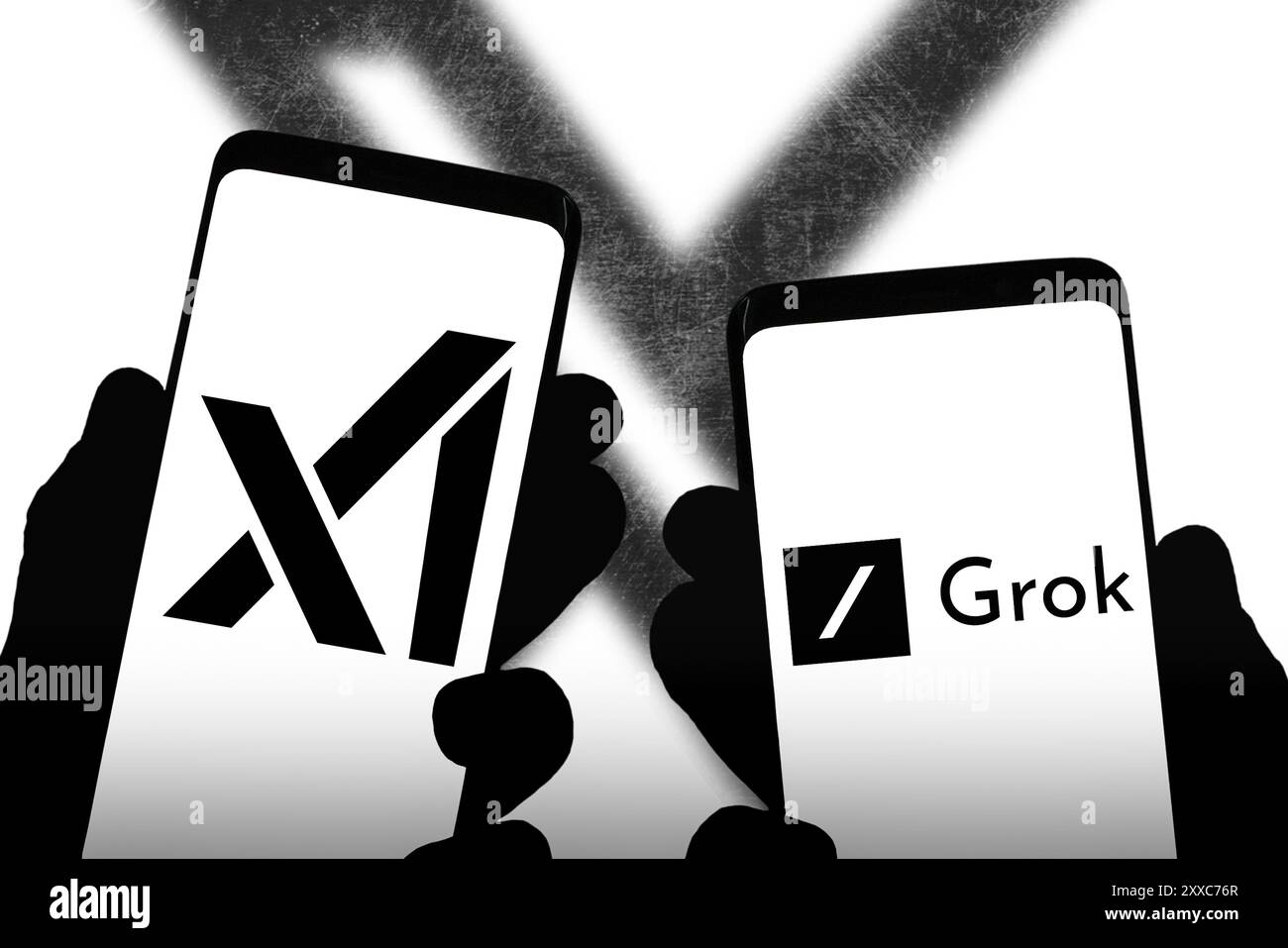 X strumenti della piattaforma Xai e Grok visualizzati sullo smartphone Foto Stock