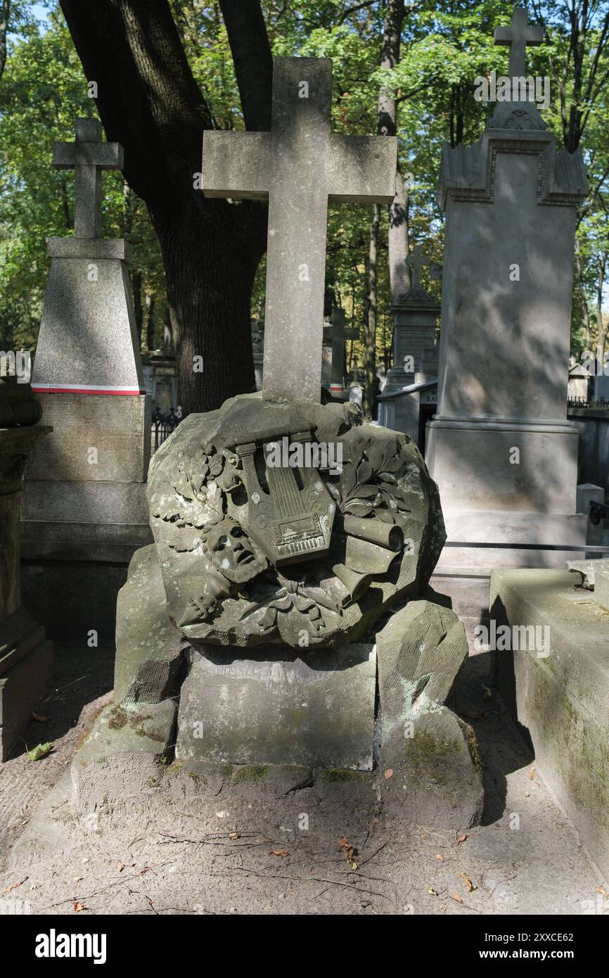 Vista del cimitero Powazki di Varsavia, fondato nel 1790, è il cimitero più famoso della Polonia a causa del gran numero di personalità che riposano Foto Stock