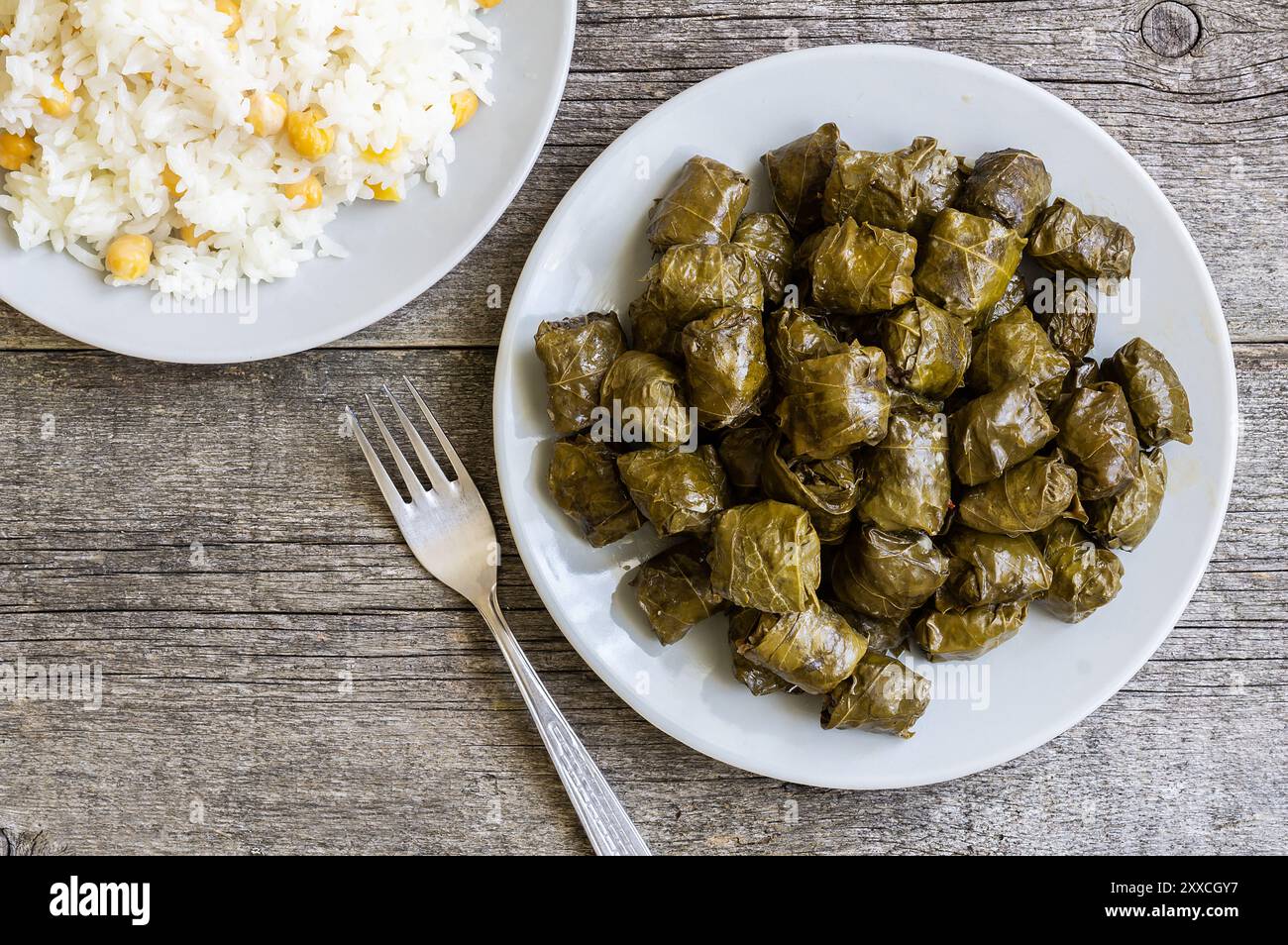 Carne ripiena, foglie bollite d'uva, cibo tradizionale turco, sarma, dolma Foto Stock