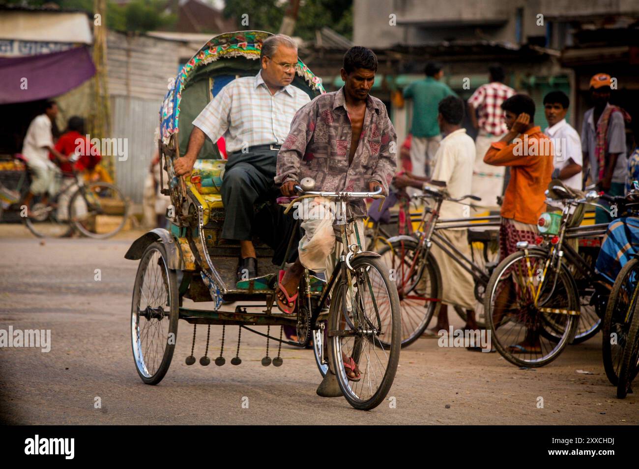 Il Bangladesh è soggetto a una doppia balena di inondazioni e siccità causate dallo scioglimento dei ghiacciai dell'Himalaya. Foto Stock