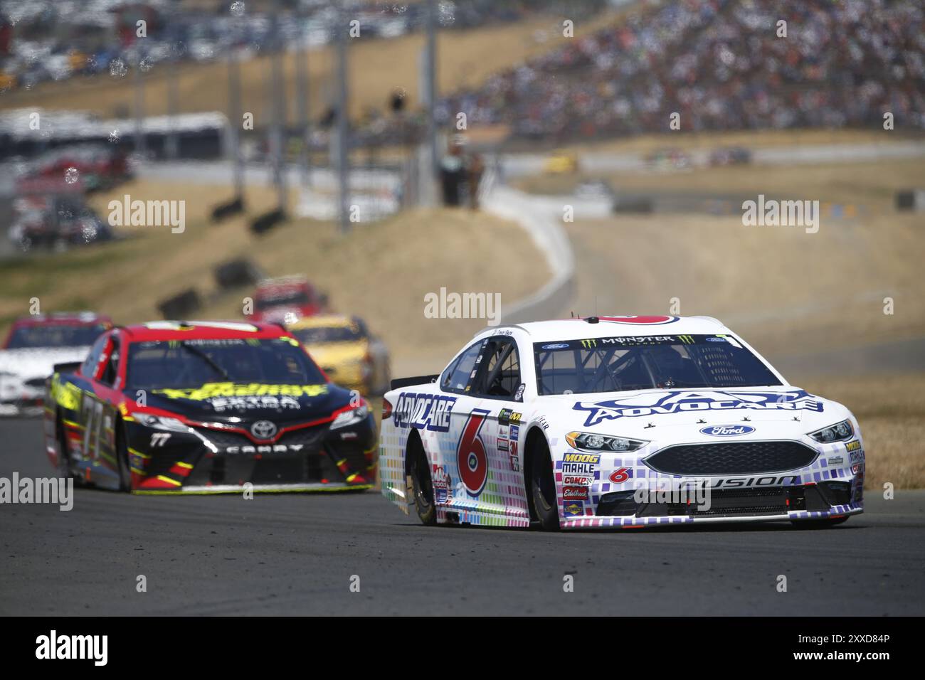 25 giugno 2017, Sonoma, CA, USA: Trevor Bayne (6) combatte per la posizione durante il Toyota Save Mart 350 al Sonoma Raceway di Sonoma, CA Foto Stock