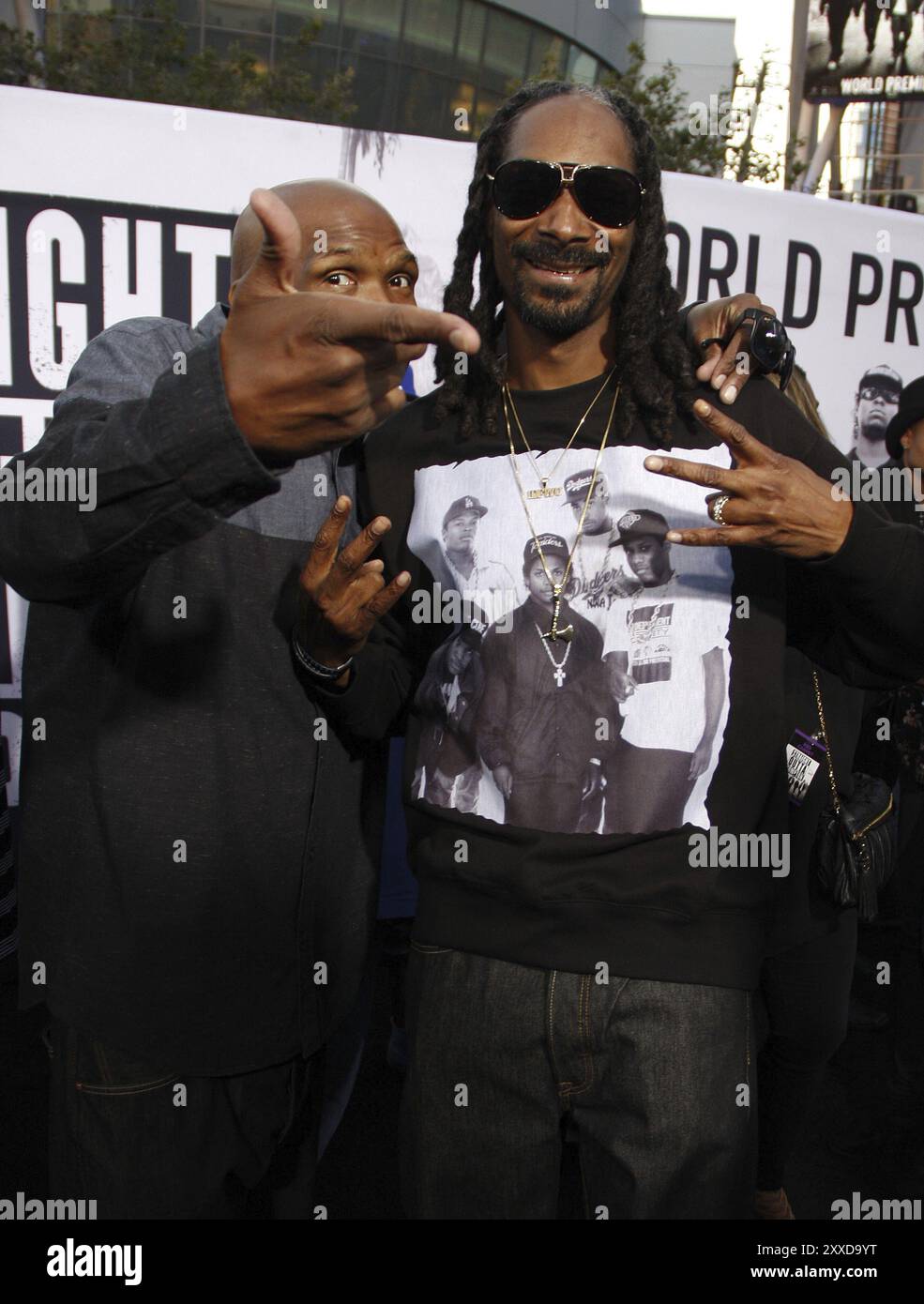Snoop Dogg e Big Boi alla prima di Los Angeles di "Straight Outta Compton" tenutasi al Microsoft Theater di Los Angeles, USA il 10 agosto 2015 Foto Stock