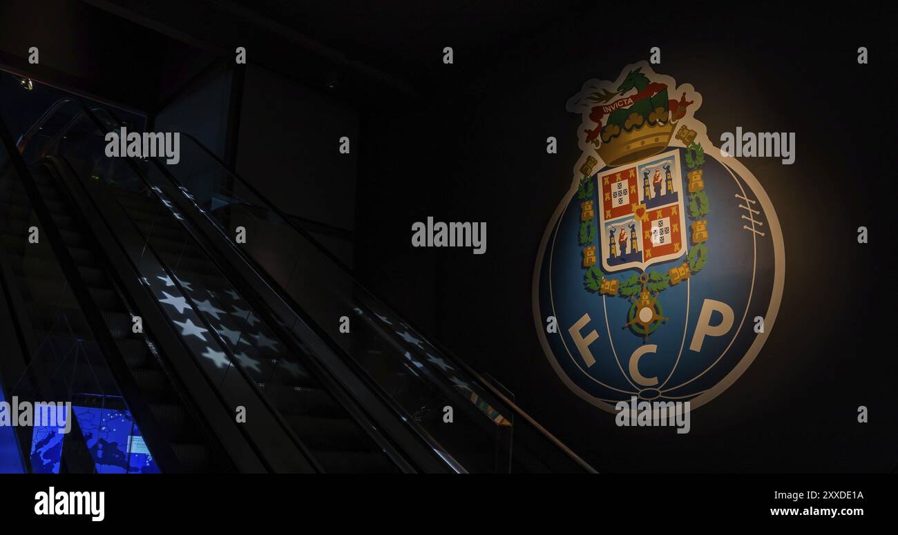 Una foto del logo del Futebol Clube do Porto all'interno del Museo FCPorto Foto Stock