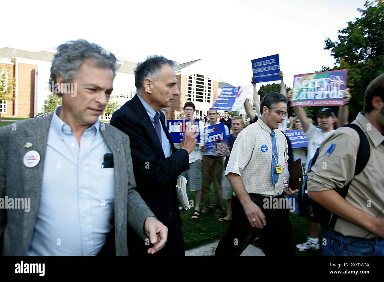 Independet Presidential Hope Ralph Nader che conduceva una campagna al Macalester College di St Paul, Minnesota. Foto Stock