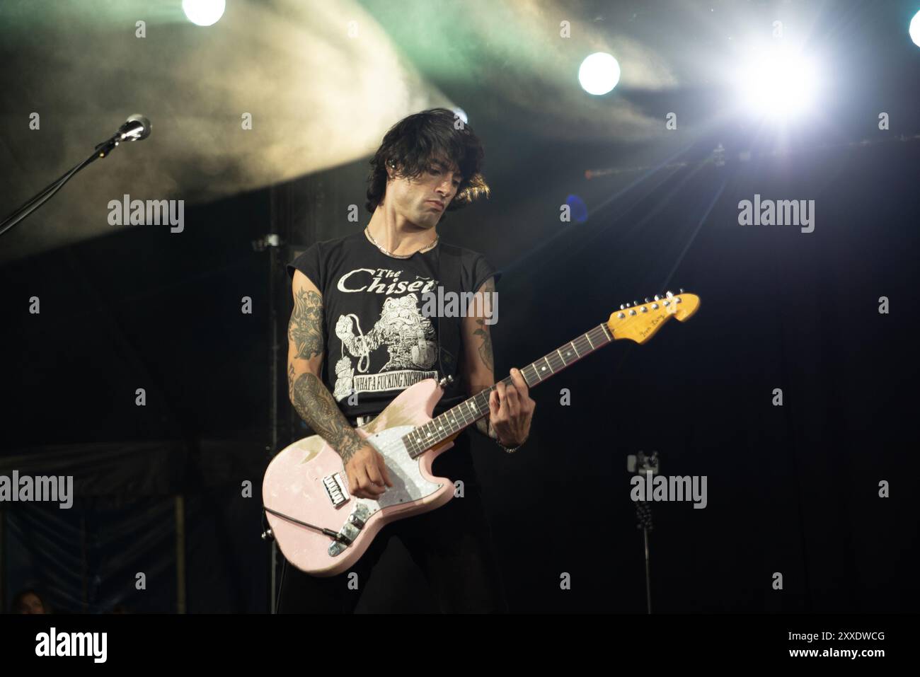 Reading, Berkshire, Regno Unito. 23 agosto 2024. I nervi cattivi giocano un'ambientazione energica venerdì al Reading Festival. Cristina Massei/Alamy Live News Foto Stock