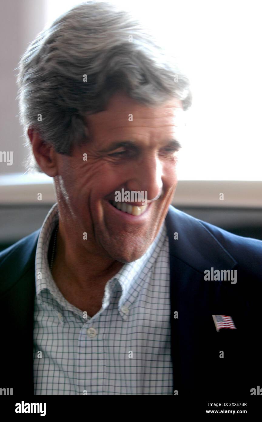 Il primo dei sei dibattiti presidenziali svoltisi tra le candele democratiche per il presidente 2004. Il dibattito si è tenuto al Popejoy audtiorim presso la New Mexico University di Albuquerque. Senatore John Kerry. Foto Stock