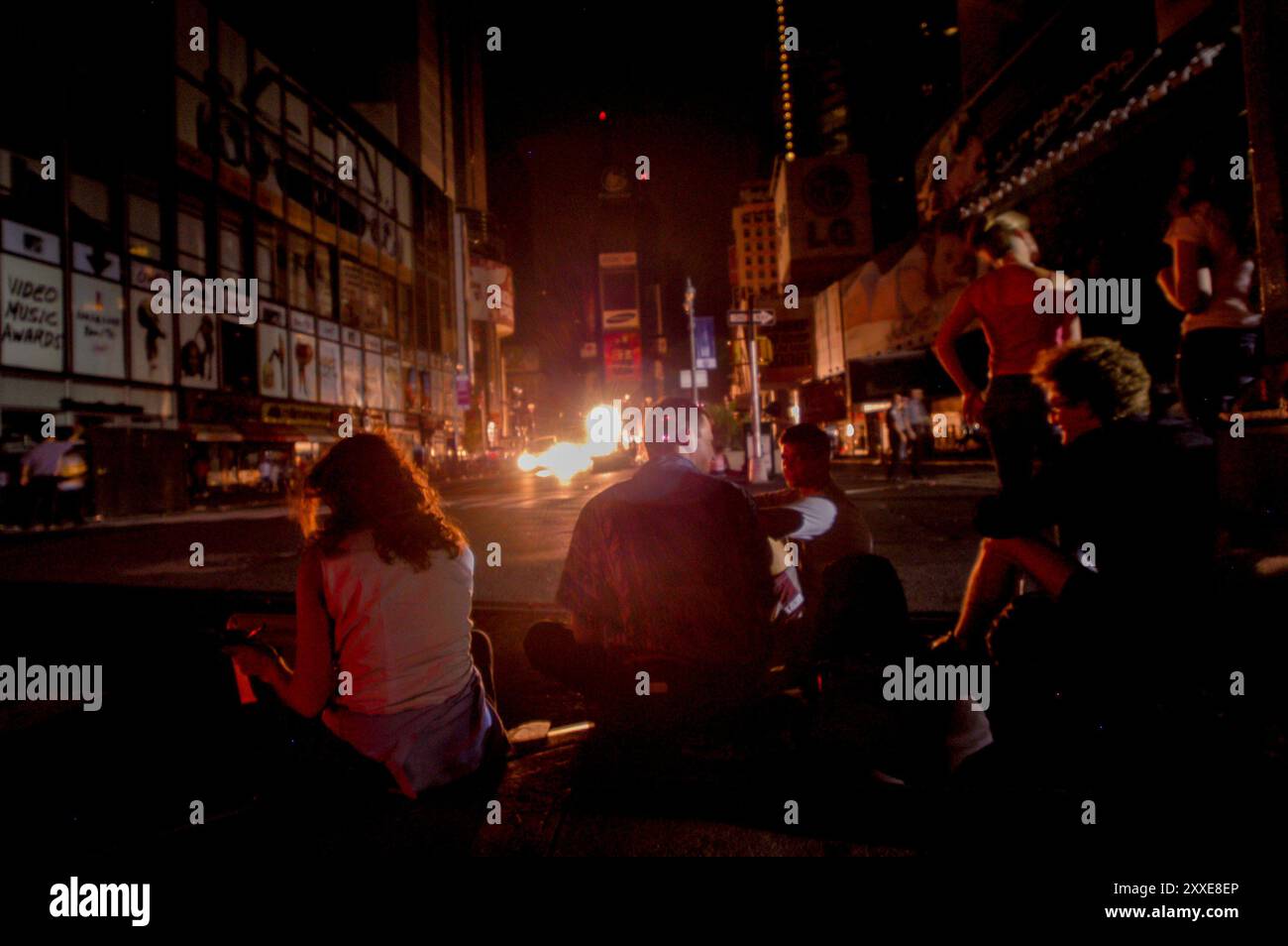 New York, USA, 15 agosto 2003: Persone che sudano a Manhattan durante il peggior blackout della storia americana. Foto Stock