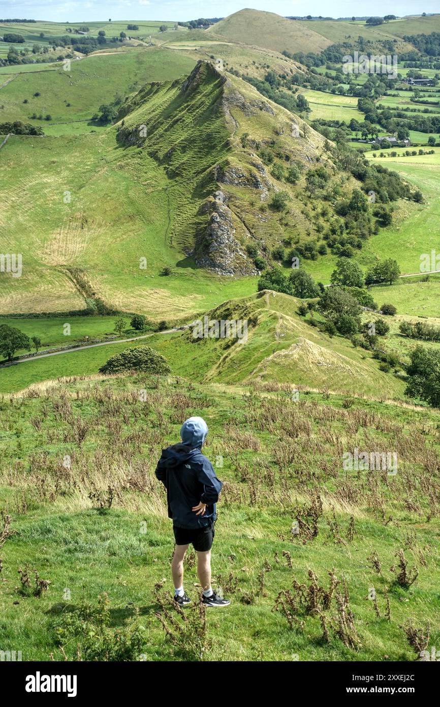 Vista di Parkhouse Hill da Chrome Hill, Derbyshire, Peak District. Una passeggiata impegnativa da Earl Sterndale attraversa entrambe le colline. Foto Stock