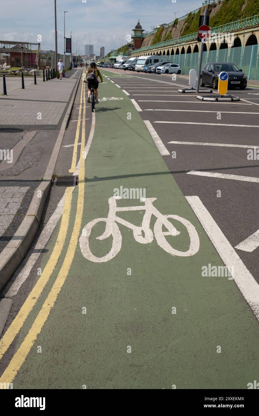 Madeira Drive è una rete di piste ciclabili che corre lungo il lungomare di Brighton, Inghilterra. Foto Stock