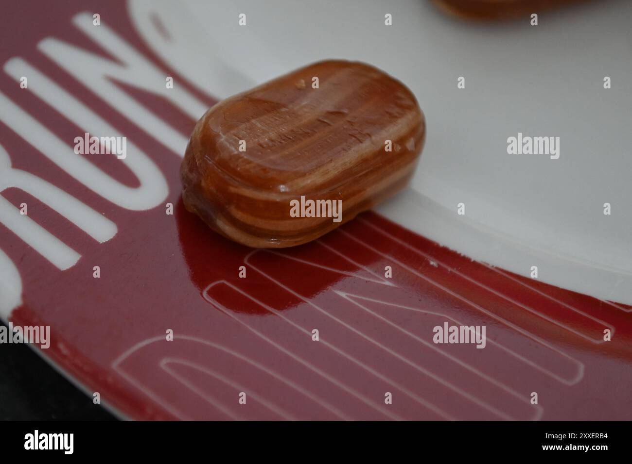 Dolce in Un'ombra buia Foto Stock