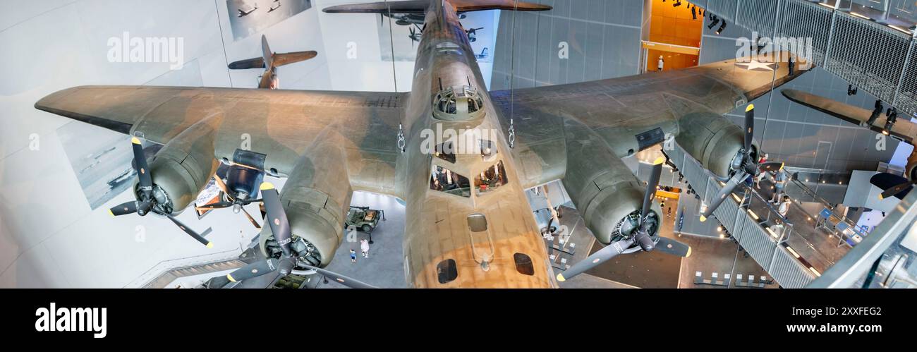 Ampia visuale panoramica la fortezza volante B17 B17E è esposta nel museo nazionale della seconda guerra mondiale di New orleans, louisiana, usa Foto Stock