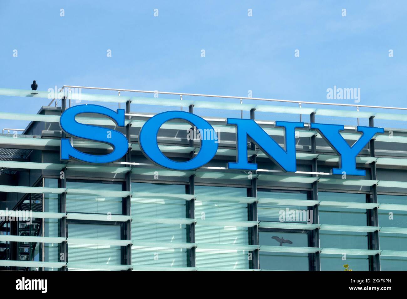 Logo Sony sull'edificio. Sede Sony Praga, Repubblica Ceca Foto Stock