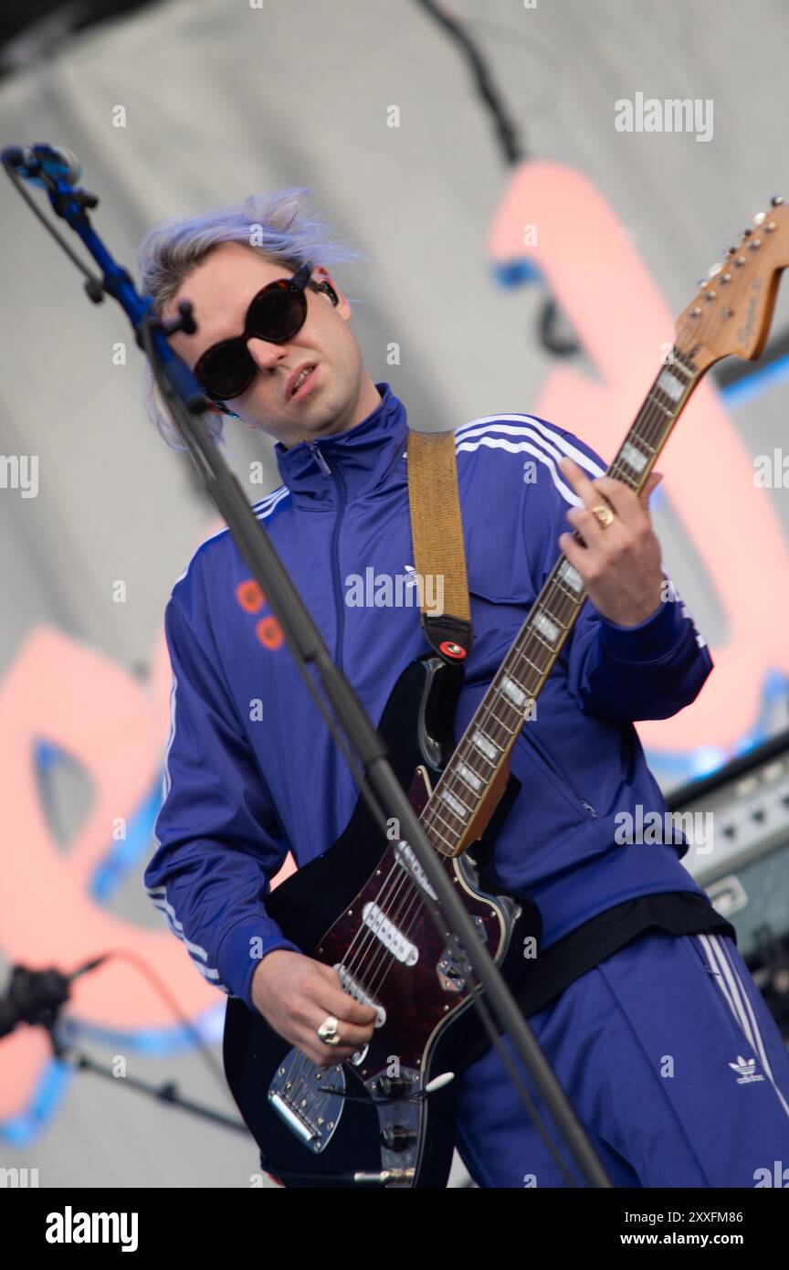 Reading, Berkshire, Regno Unito. 24 agosto 2024. Il nuovo fenomeno indie Fontaines D.C. arriva sul palco principale del Reading Festival. Cristina Massei/Alamy Live News Foto Stock