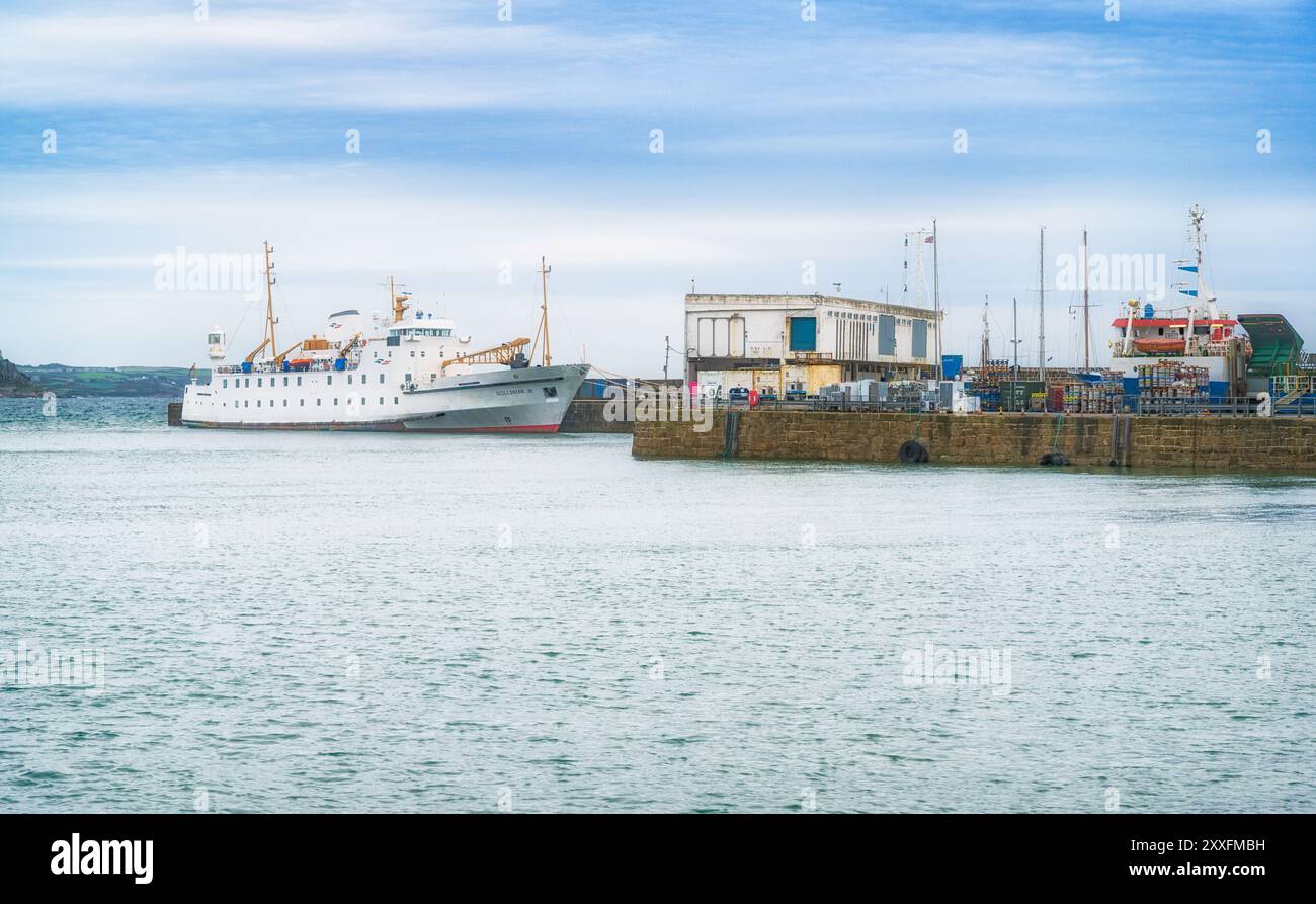 LA RMV Scillonian III è una nave passeggeri che fornisce il principale servizio di traghetto per le isole Scilly. Penzance, Cornovaglia, Inghilterra, Regno Unito. Foto Stock