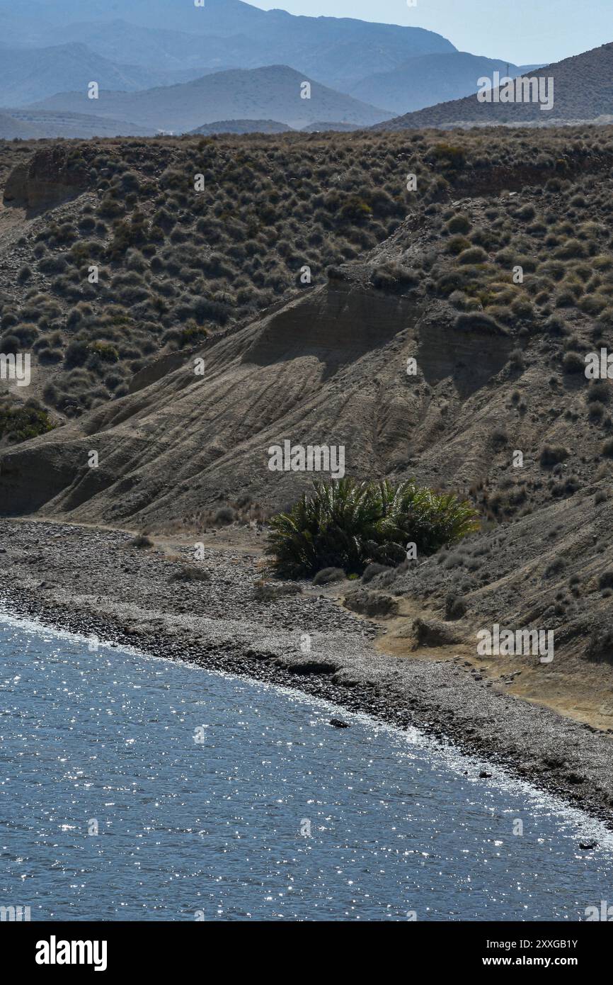 Costa di Cabo de Gata nella zona di Isleta del Moro, una città di pescatori situata vicino a Los Escullos Foto Stock